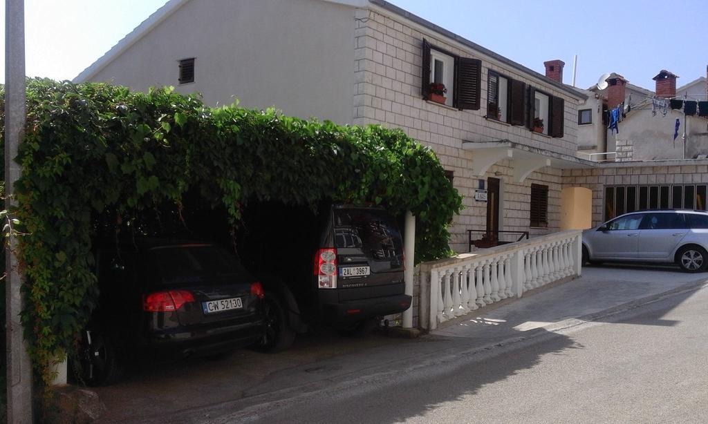 Apartments Laus Zavalatica Exterior photo